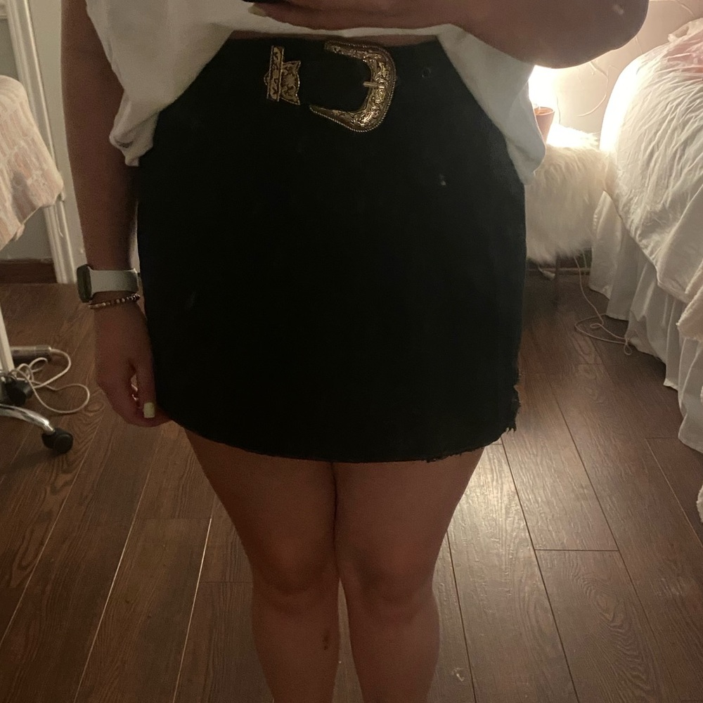 Black denim skirt!